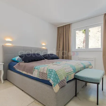 Smaragd - Rubin - Luxury With Shared Pool Makarska