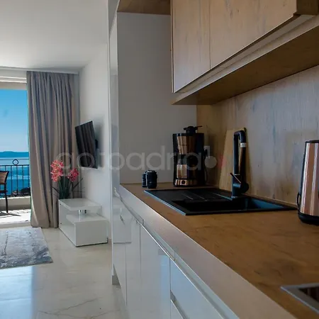 Smaragd - Rubin - Luxury With Shared Pool Apartamento *