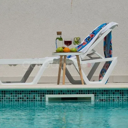 Smaragd - Rubin - Luxury With Shared Pool Apartamento *