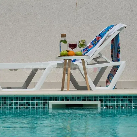 Smaragd - Rubin - Luxury With Shared Pool Lägenhet *