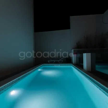 Smaragd - Rubin - Luxury With Shared Pool Lägenhet Makarska